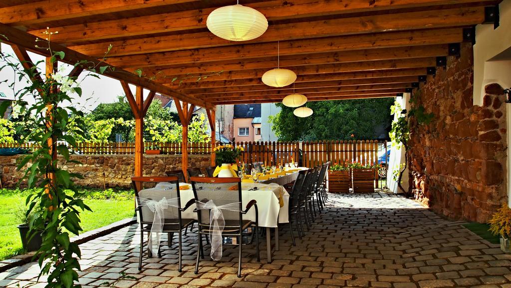Excalibur Penzion A Restaurace โมราฟสกา เชโบวา ภายนอก รูปภาพ