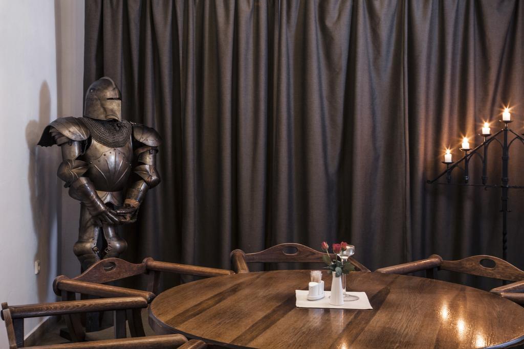 Excalibur Penzion A Restaurace โมราฟสกา เชโบวา ภายนอก รูปภาพ