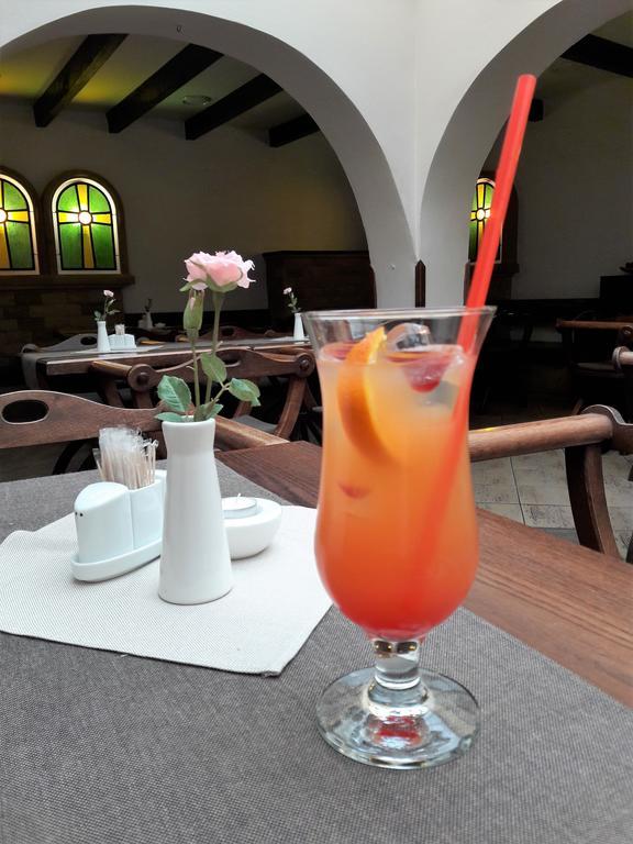 Excalibur Penzion A Restaurace โมราฟสกา เชโบวา ภายนอก รูปภาพ
