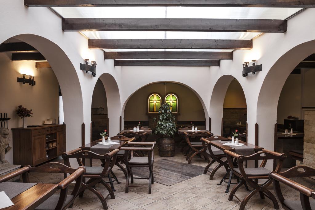 Excalibur Penzion A Restaurace โมราฟสกา เชโบวา ภายนอก รูปภาพ