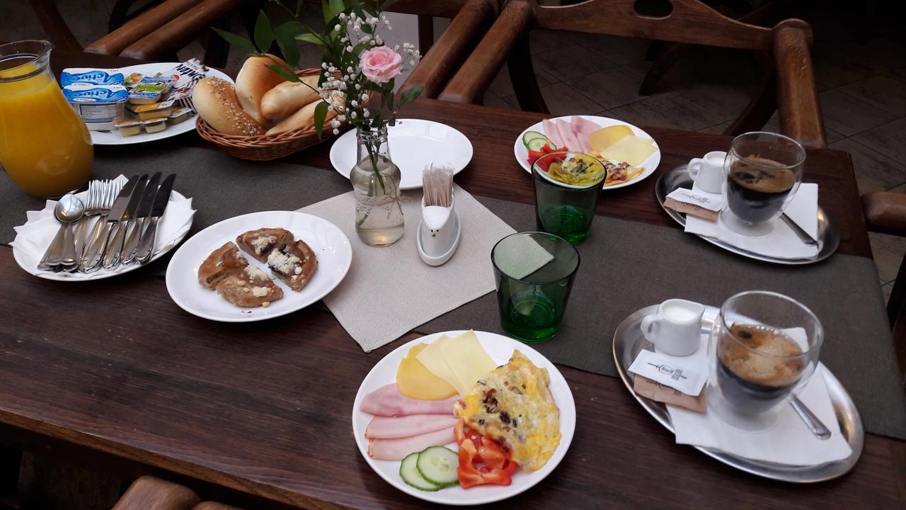 Excalibur Penzion A Restaurace โมราฟสกา เชโบวา ภายนอก รูปภาพ